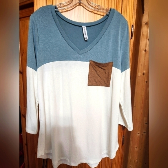 Zenana Outfitters Tops - Nwot womens 3/4 sleeve top